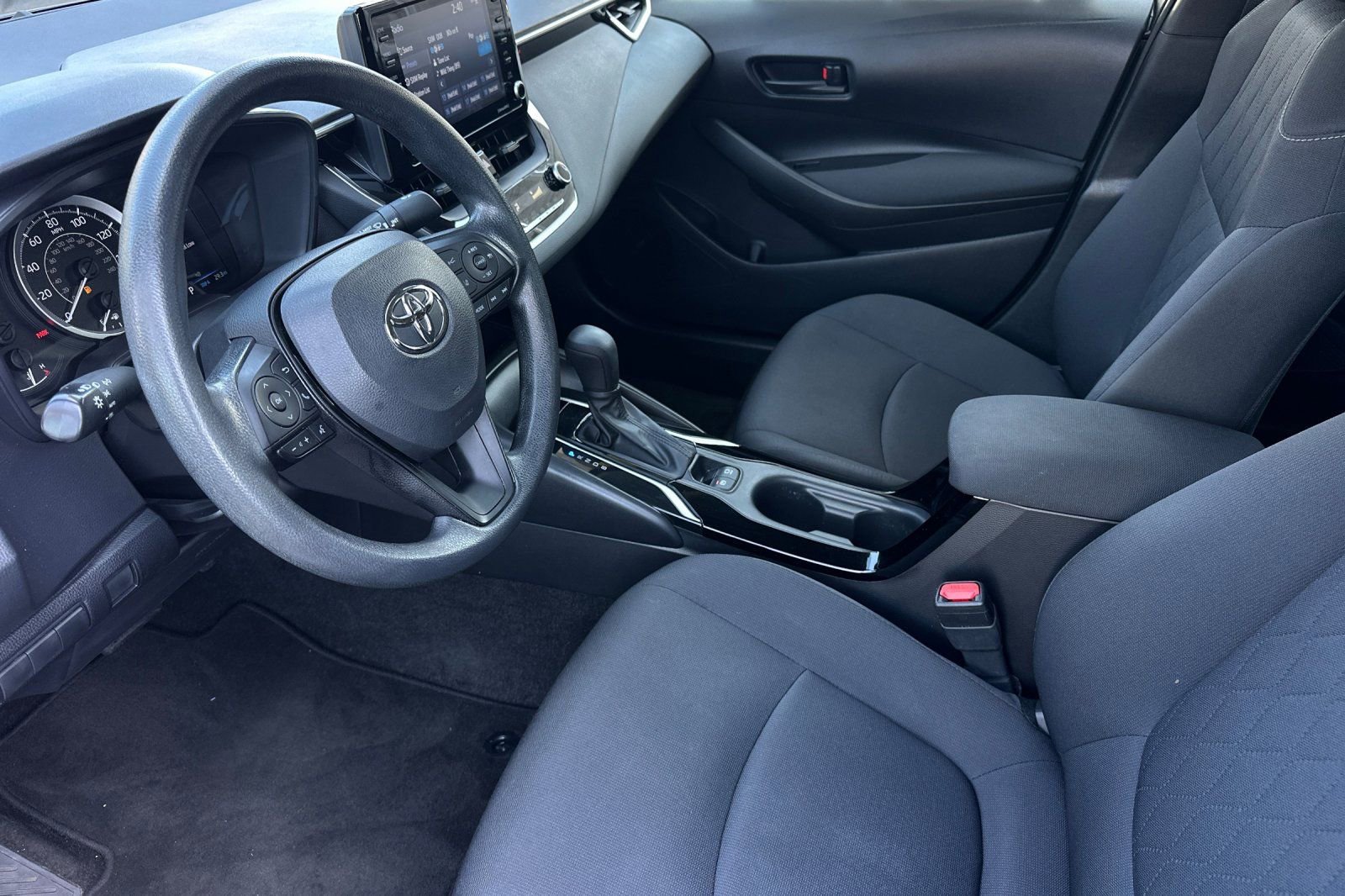 Used 2022 Toyota Corolla LE w/ LE Convenience Package FWD image 9