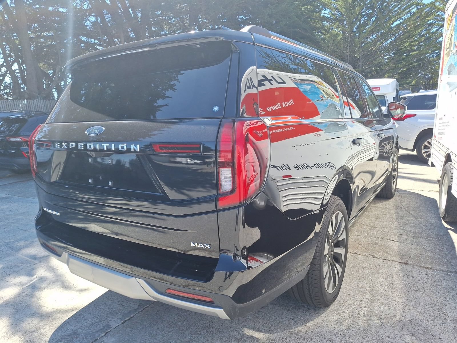 Certified 2025 Ford Expedition Max Platinum w/ Driver's Package AWD/4WD image 9