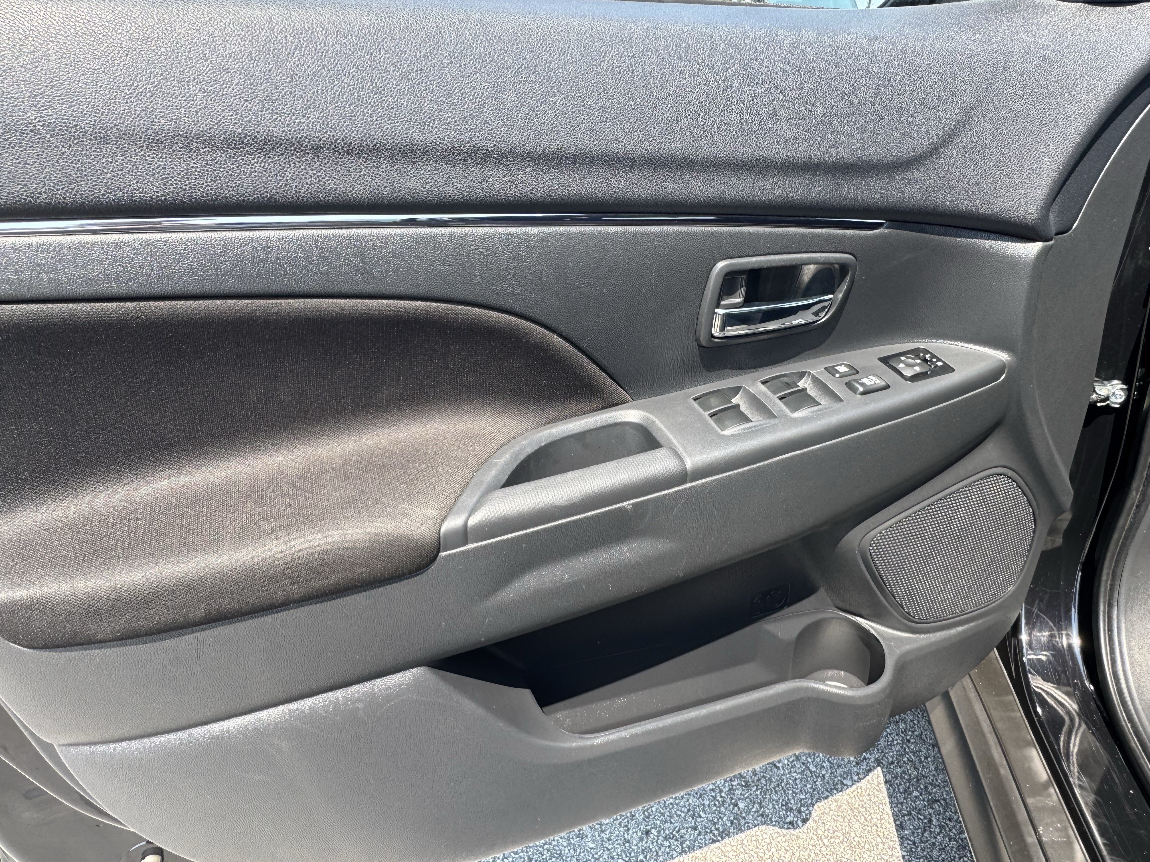 Used 2025 Mitsubishi Outlander Sport AWD image 10