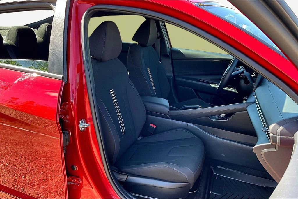Used 2025 Hyundai Elantra Sport image 9