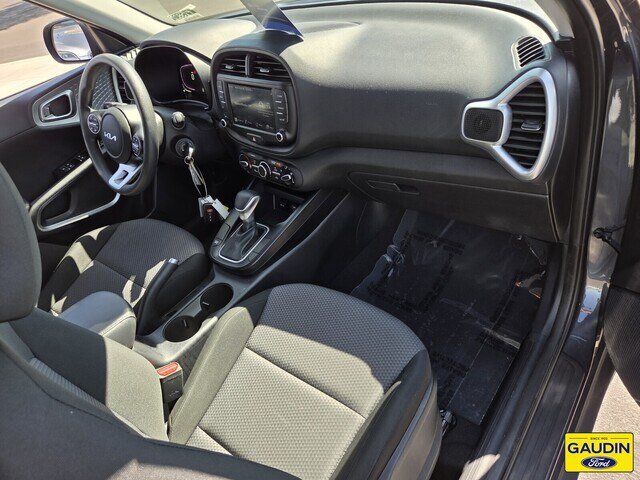 Used 2025 Kia Soul LX w/ LX Technology Package FWD image 17