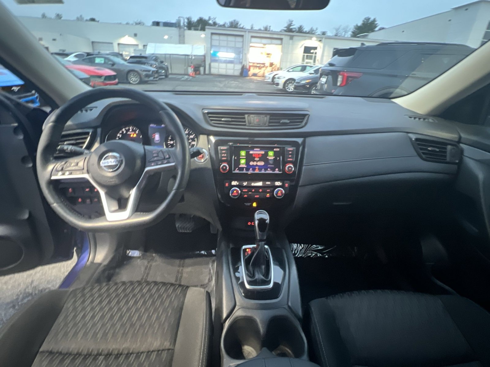 Used 2018 Nissan Rogue SV w/ Premium Package image 22