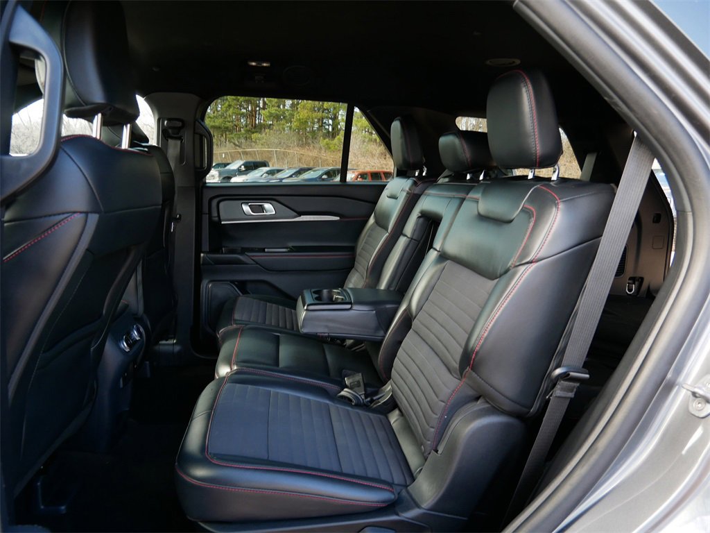 Certified 2025 Ford Explorer ST-Line w/ ST-Line Street Pack image 11
