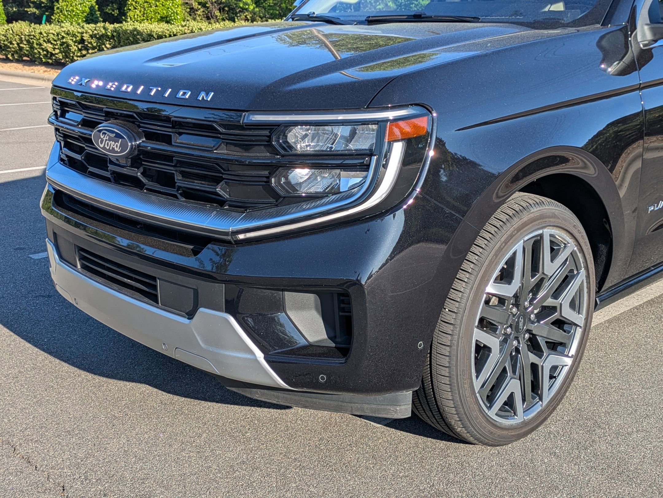 Certified 2025 Ford Expedition Platinum w/ Platinum Ultimate Package AWD/4WD image 10