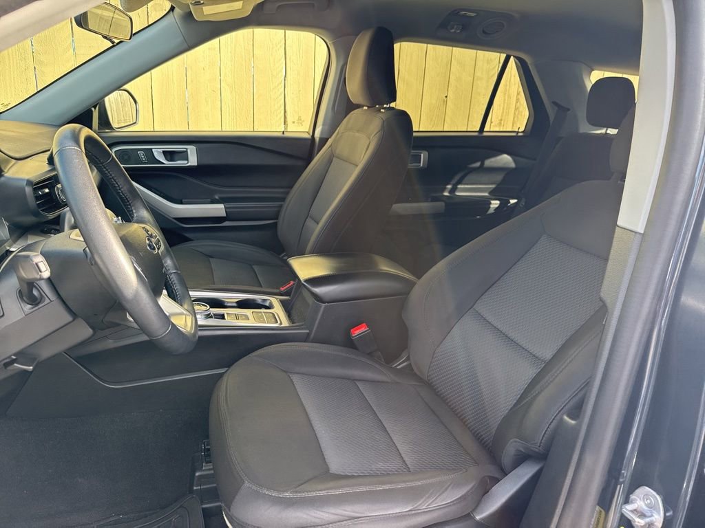 Certified 2023 Ford Explorer XLT RWD image 6