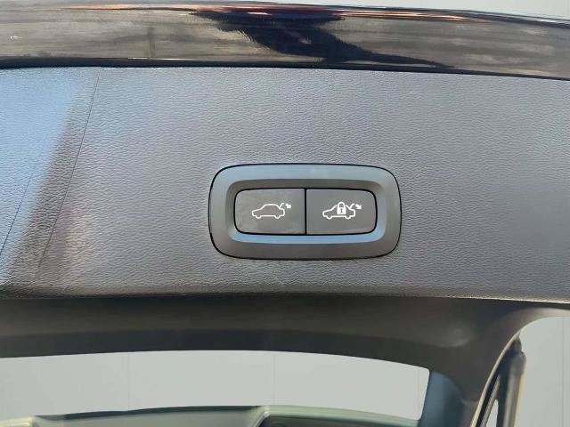 Used 2024 Volvo XC40 B5 Core AWD/4WD image 15