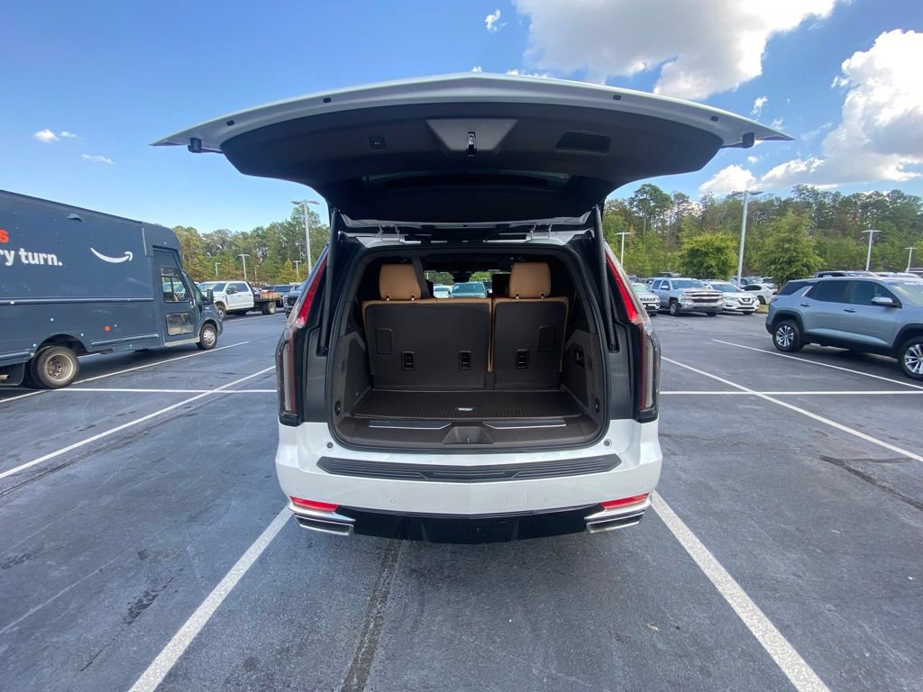 Used 2023 Cadillac Escalade Premium Luxury w/ Performance Package AWD/4WD image 30