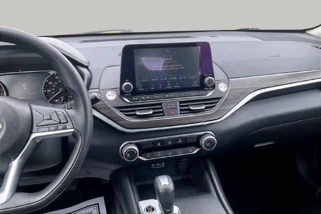 Used 2025 Nissan Altima 2.5 SV FWD image 7