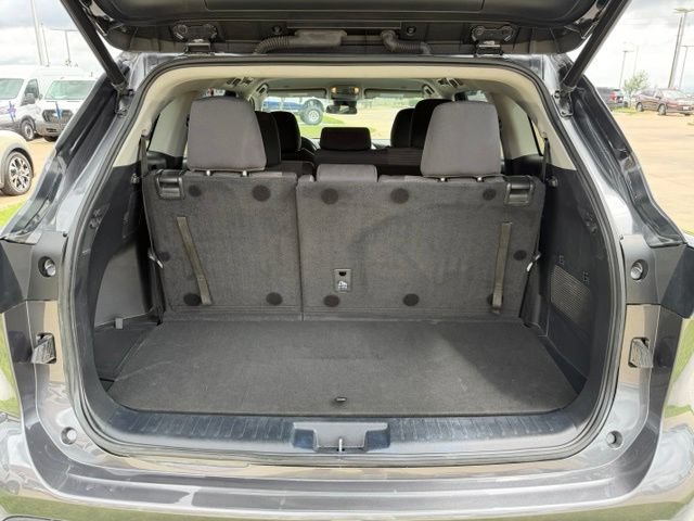 Used 2023 Toyota Highlander LE AWD/4WD image 7
