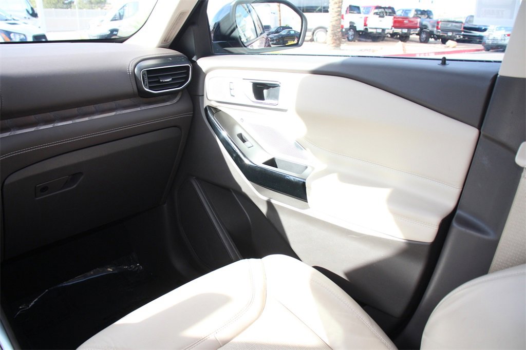 Certified 2021 Ford Explorer Platinum w/ Equipment Group 601A image 18