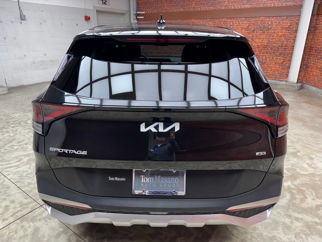 Used 2023 Kia Sportage LX image 4