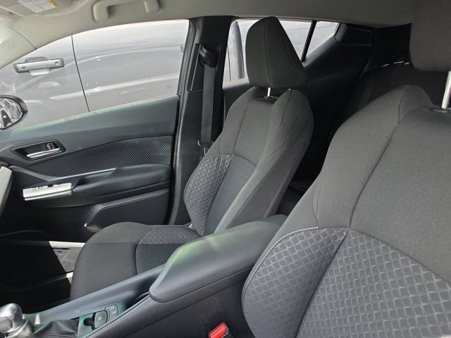 Used 2020 Toyota C-HR LE FWD image 15