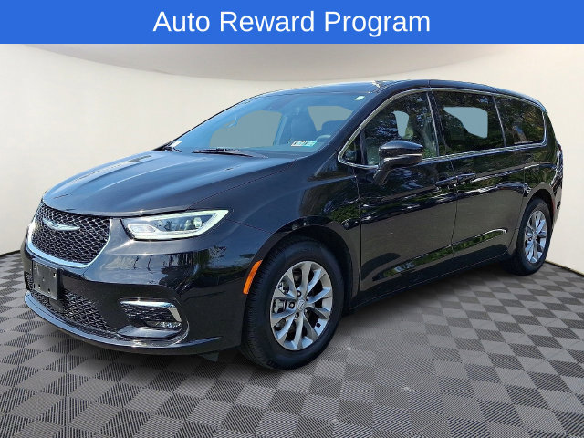 Used 2026 Chrysler Pacifica Limited FWD image 3
