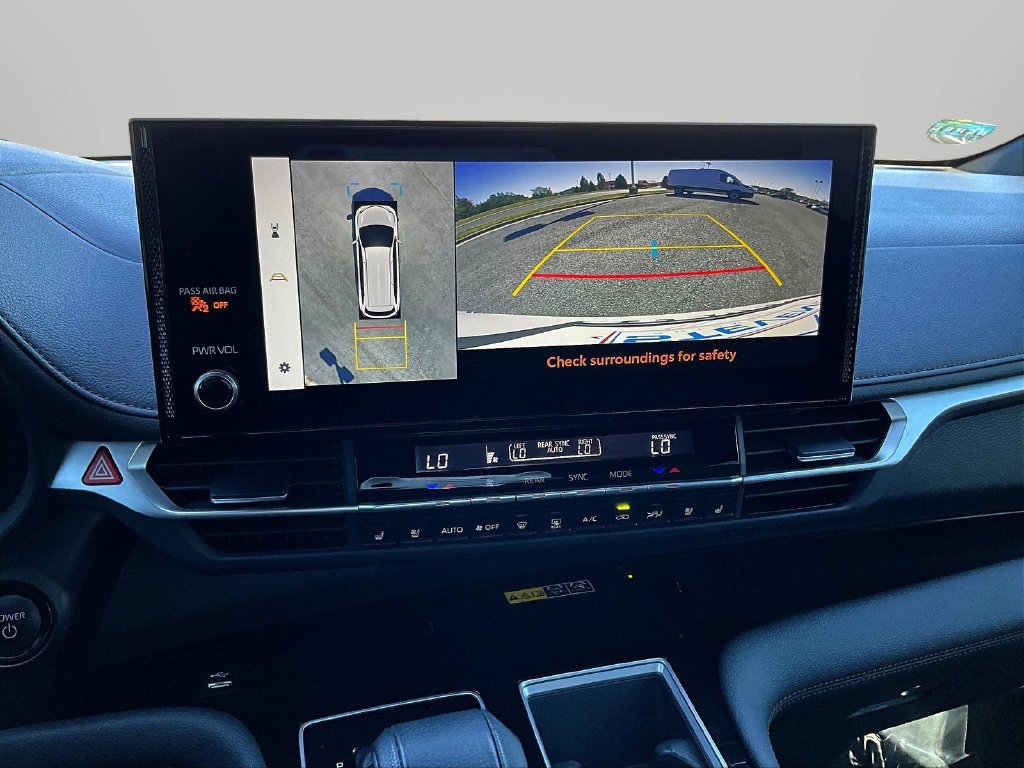 Used 2025 Toyota Sienna Platinum AWD/4WD image 16