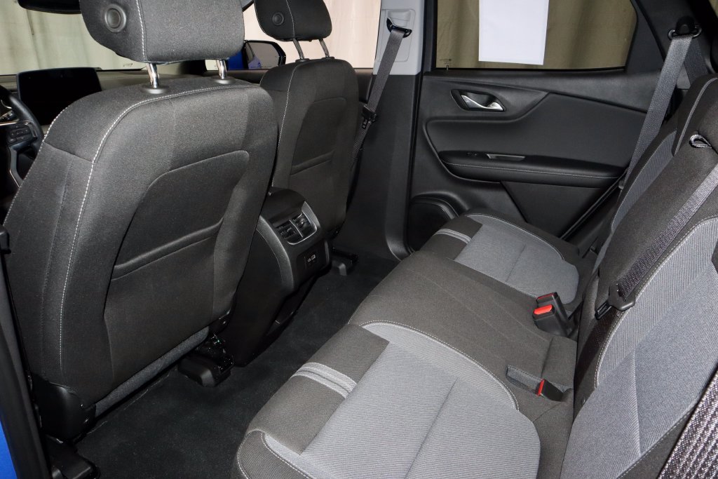 Used 2024 Chevrolet Blazer LT w/ Convenience Package FWD image 21