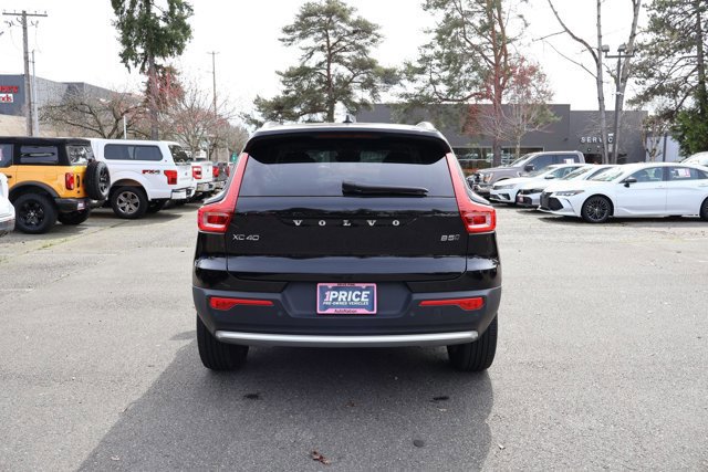 Used 2025 Volvo XC40 B5 Plus image 4