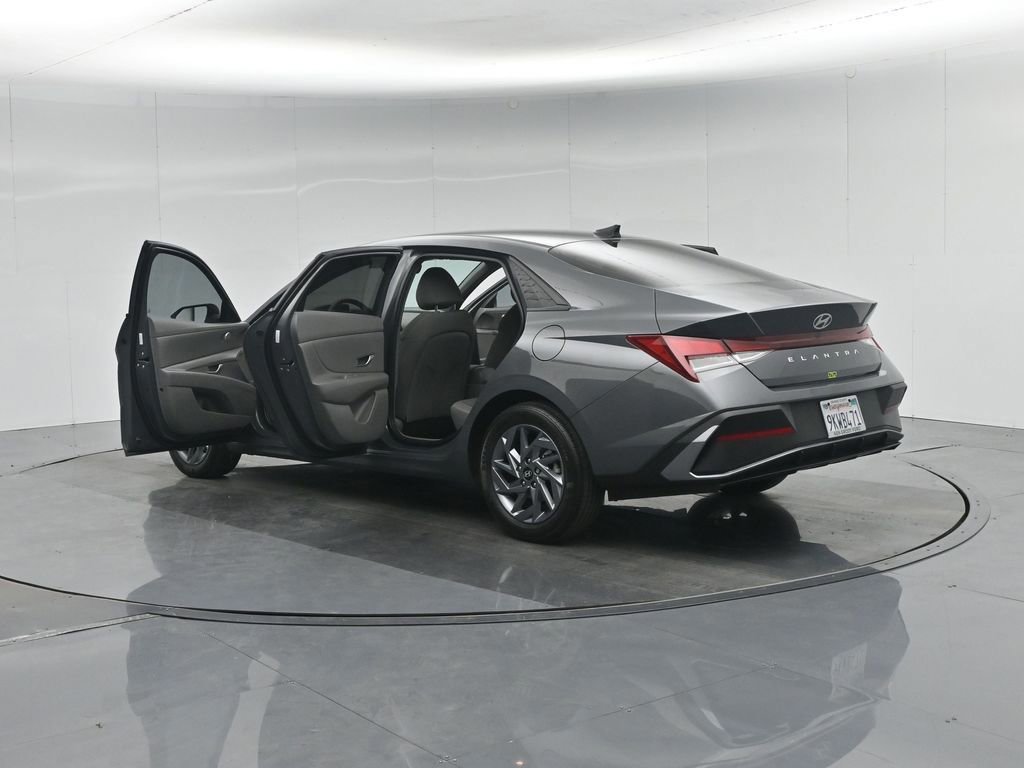 Used 2024 Hyundai Elantra SEL image 15