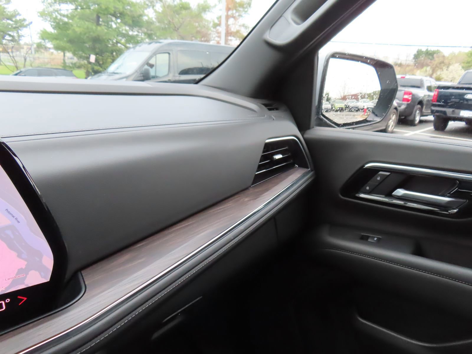 Used 2025 Chevrolet Tahoe LT image 21