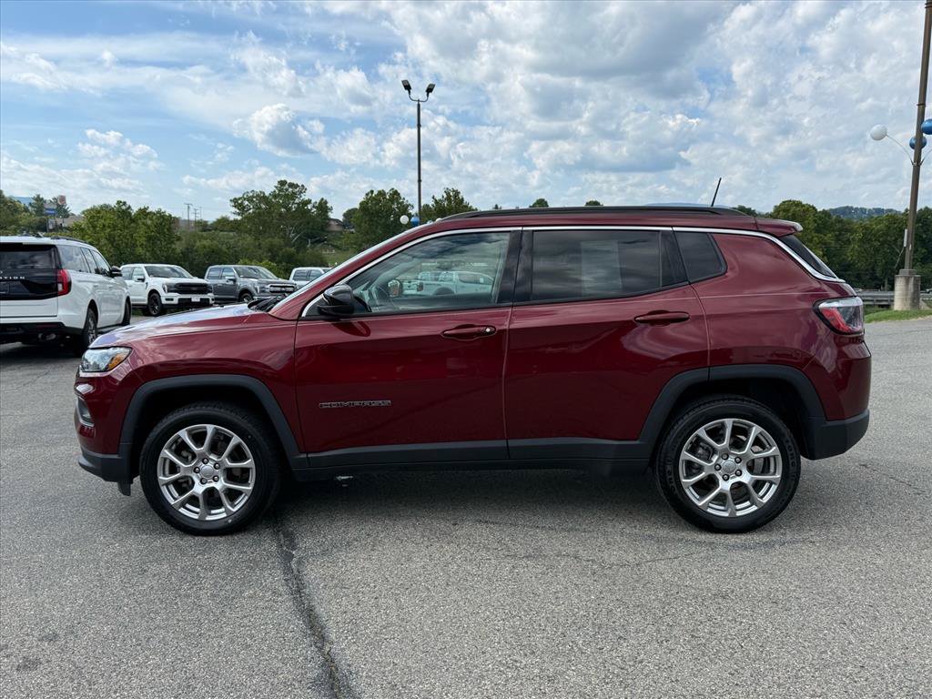 Used 2022 Jeep Compass Latitude AWD/4WD image 2
