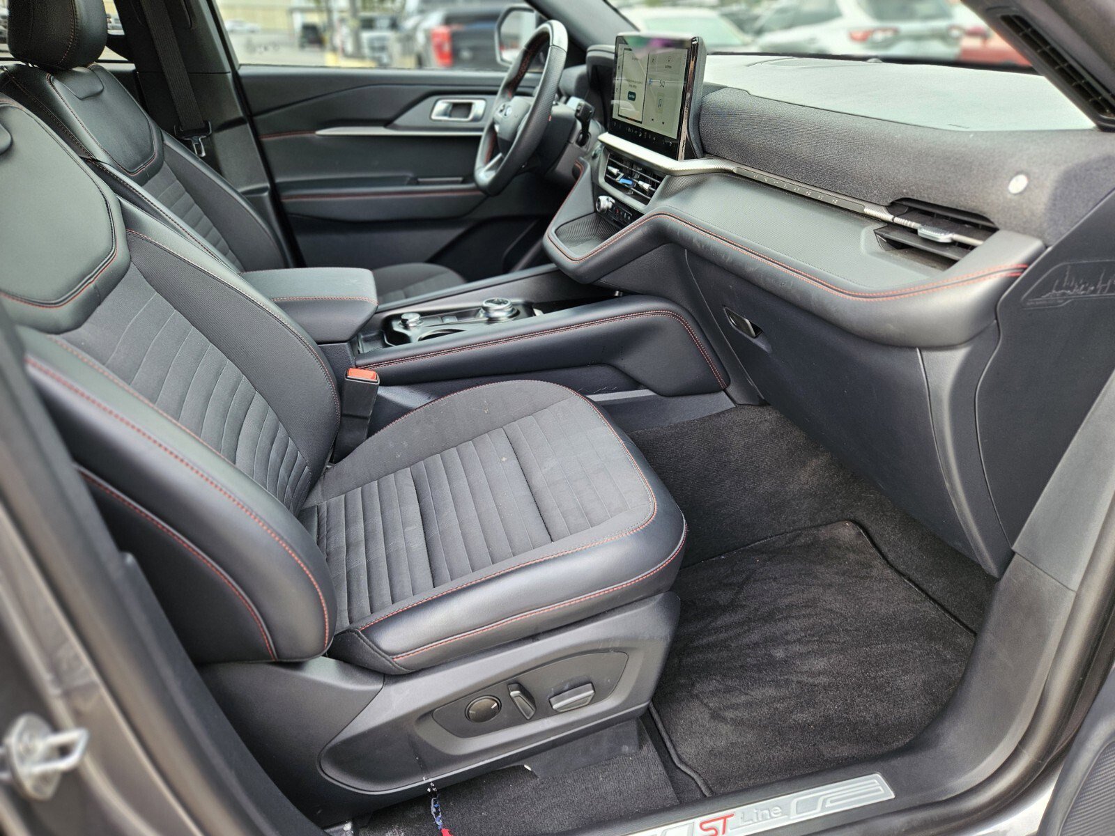 Certified 2025 Ford Explorer ST-Line image 12
