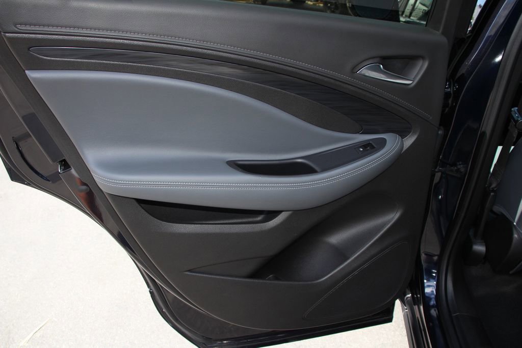 Used 2020 Buick Envision Essence AWD/4WD image 20