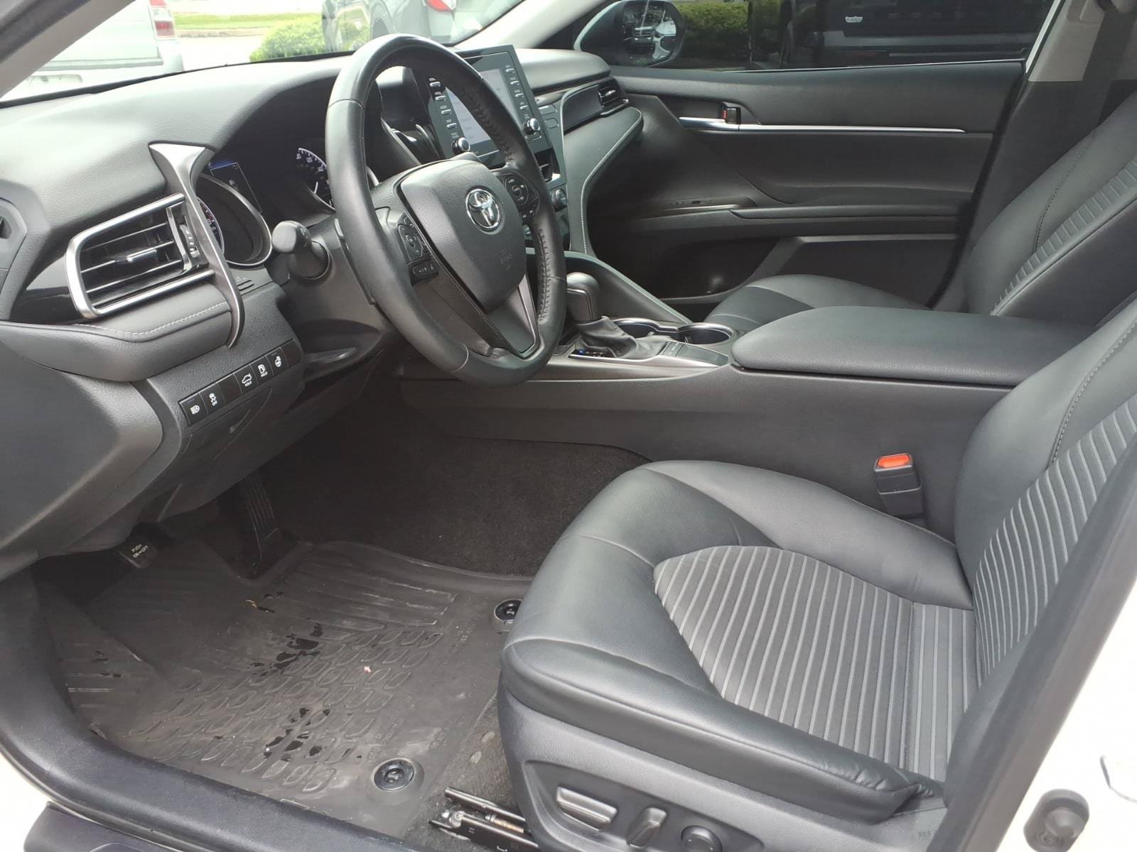 Used 2024 Toyota Camry SE w/ Cold Weather Package FWD image 9