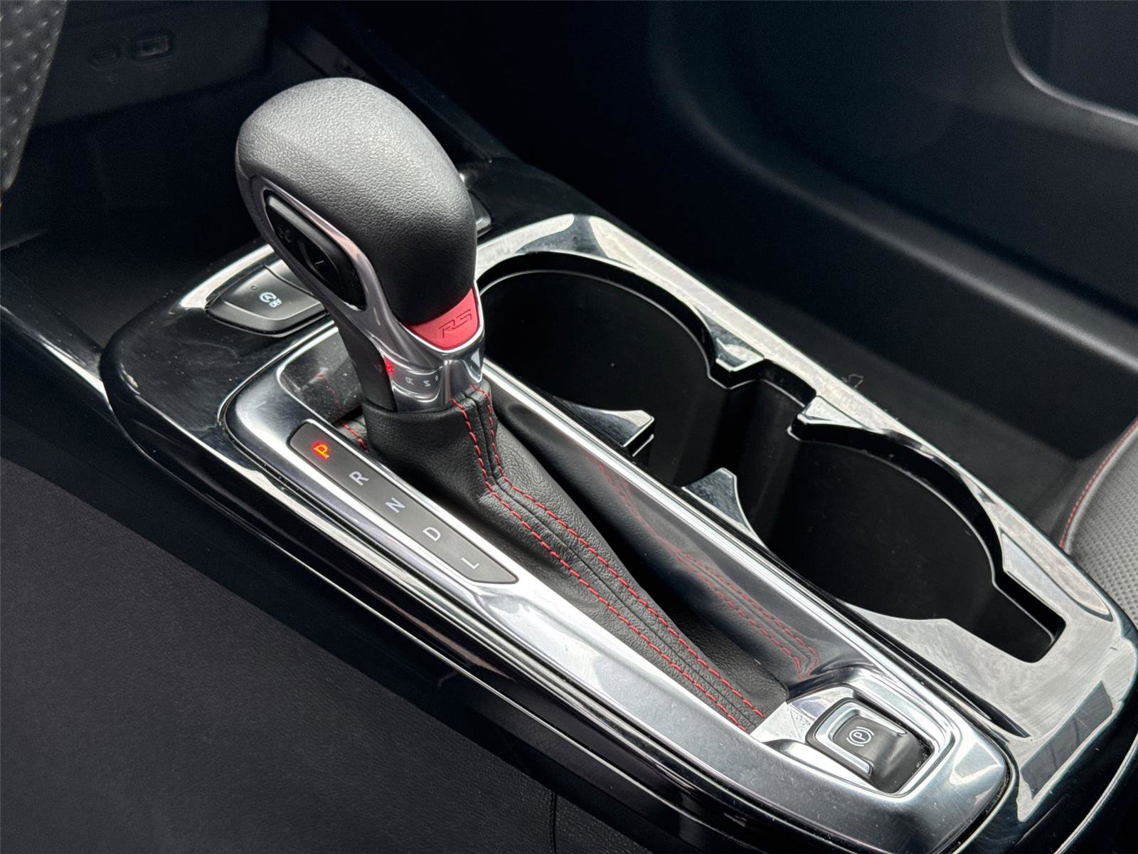 Used 2025 Chevrolet Trax RS FWD image 27