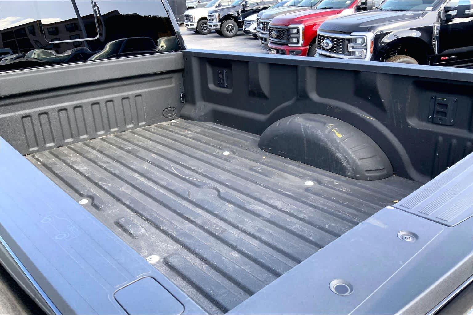 Certified 2024 Ford F350 Platinum w/ FX4 Off-Road Package AWD/4WD image 10
