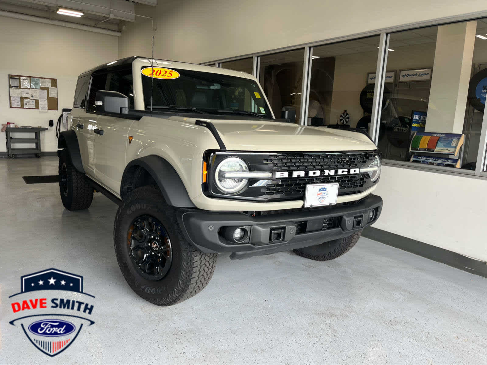 Certified 2025 Ford Bronco Badlands AWD/4WD image 2