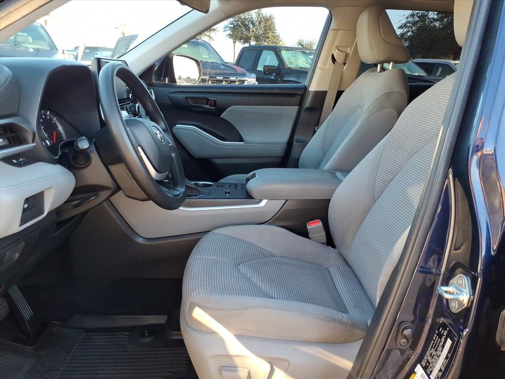 Used 2022 Toyota Highlander L image 10