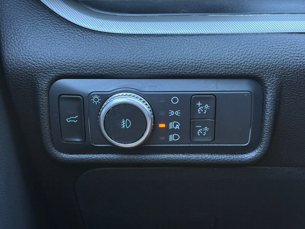 Certified 2022 Ford Explorer XLT w/ Equipment Group 202A image 25