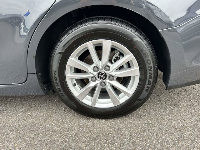 Used 2025 Toyota Camry LE FWD image 3