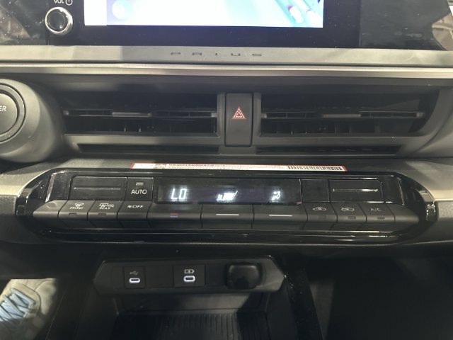 Used 2025 Toyota Prius LE FWD image 21