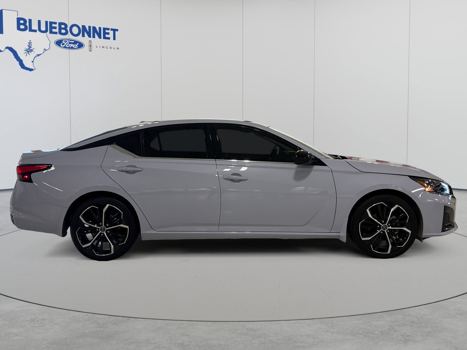 Used 2025 Nissan Altima 2.5 SR w/ SR Premium Package FWD image 4