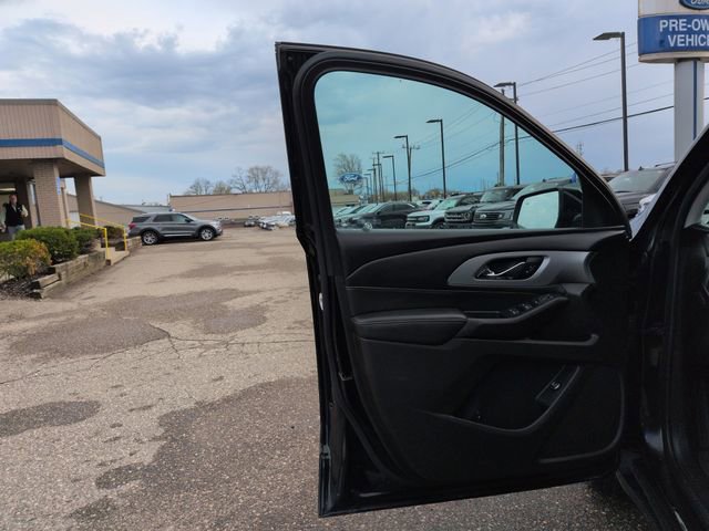 Used 2021 Chevrolet Traverse LT image 21