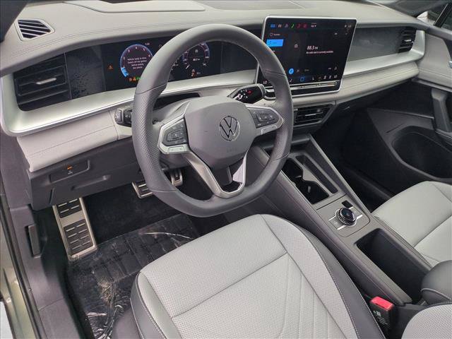 Used 2026 Volkswagen Tiguan SE R-Line FWD image 10