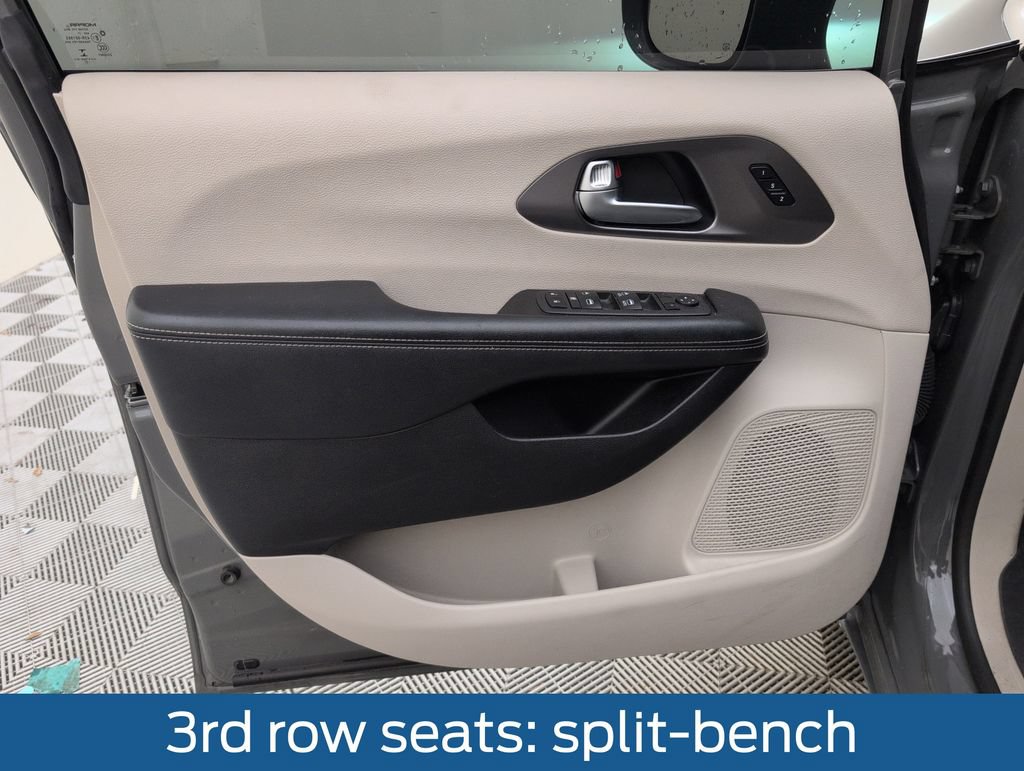 Used 2022 Chrysler Pacifica Touring-L FWD image 31