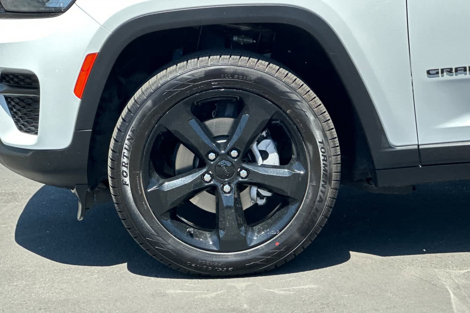 Used 2023 Jeep Grand Cherokee Altitude image 26