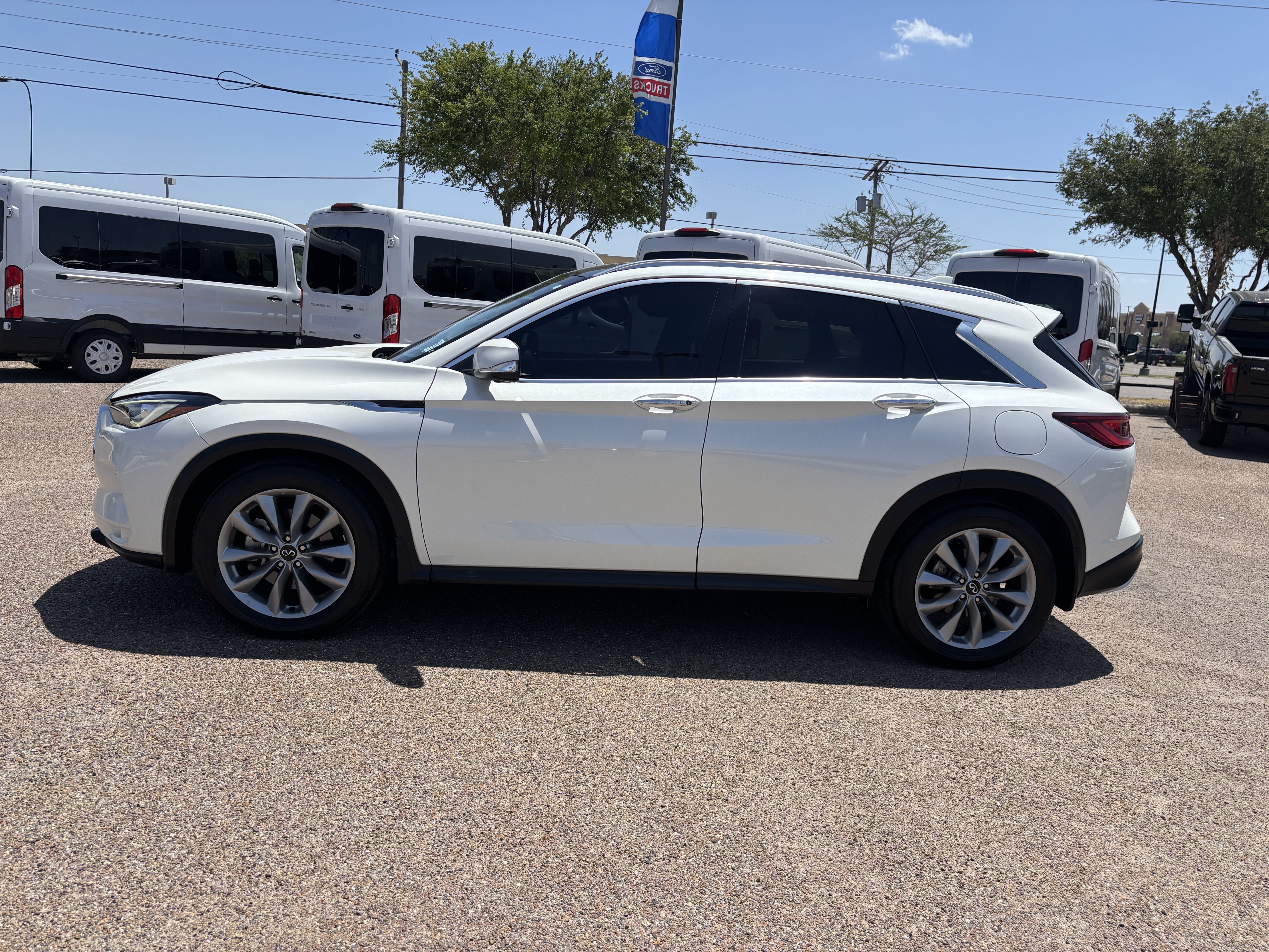 Used 2022 INFINITI QX50 Essential FWD image 2