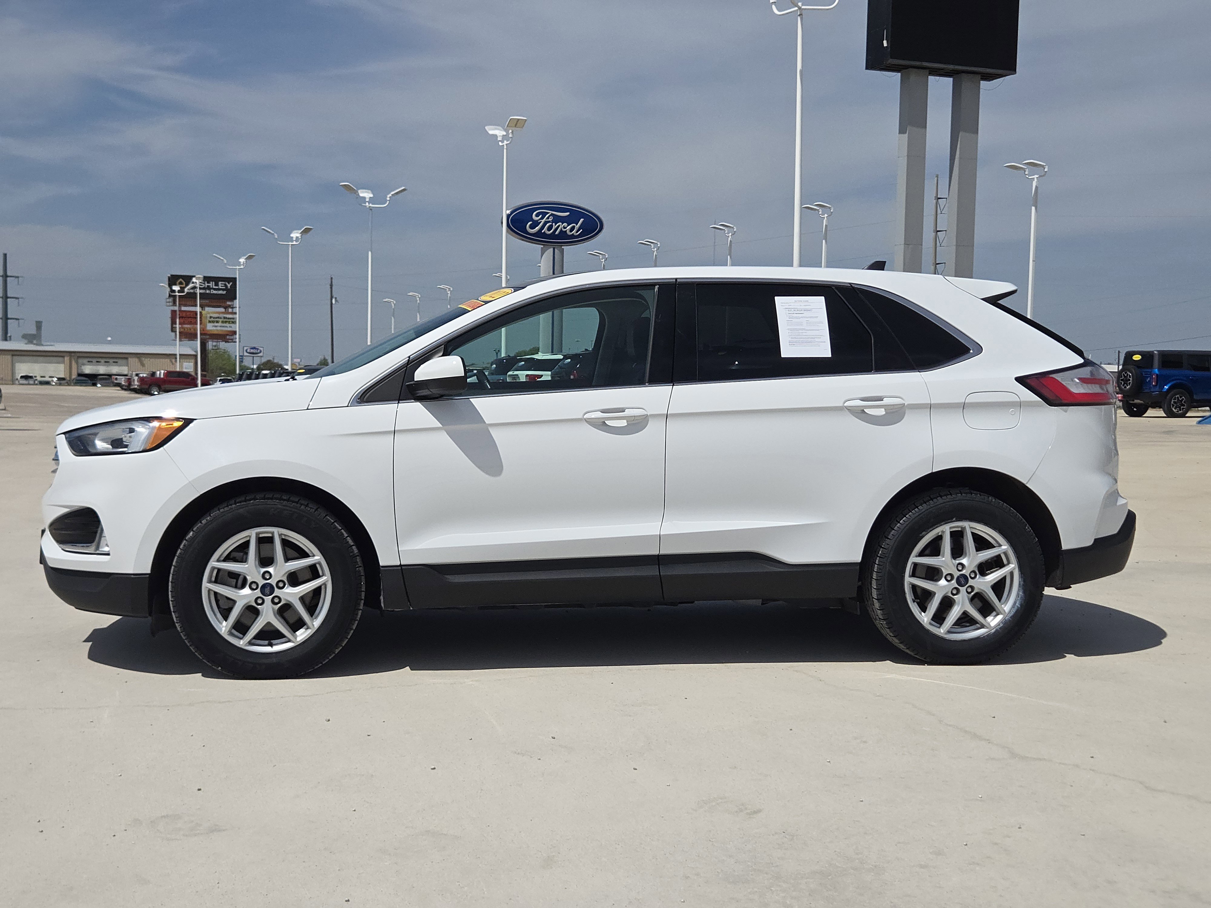 Certified 2022 Ford Edge SEL w/ Convenience Package image 2