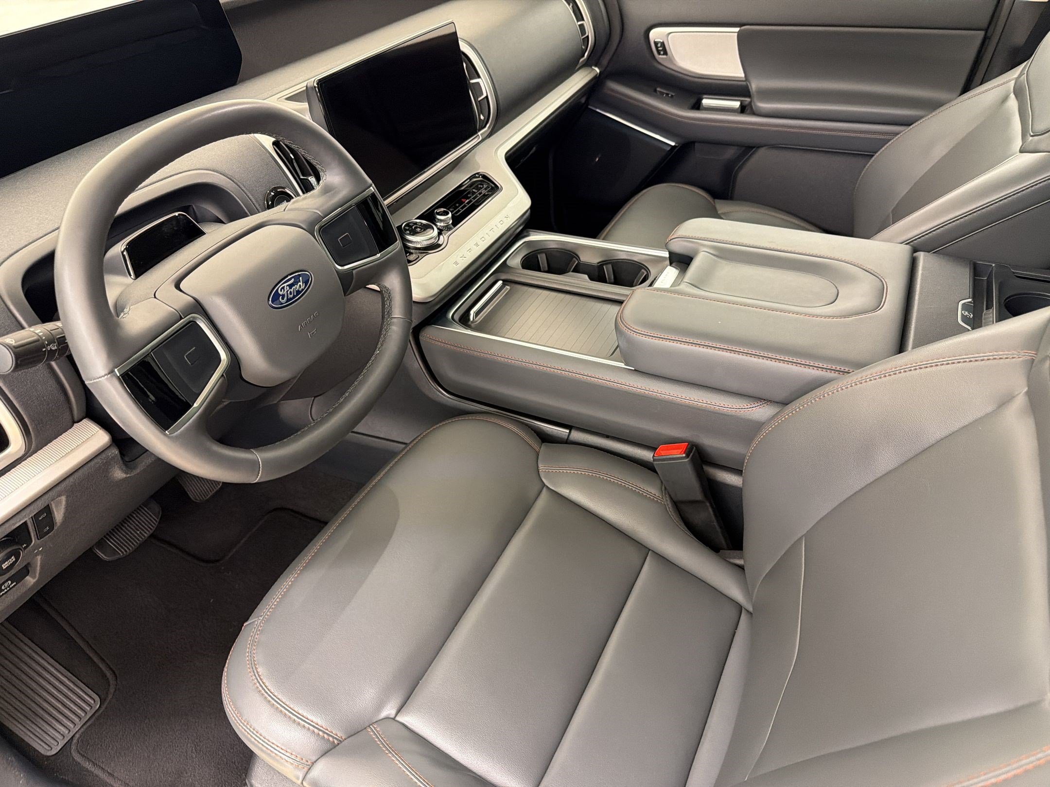 Certified 2025 Ford Expedition Active AWD/4WD image 26