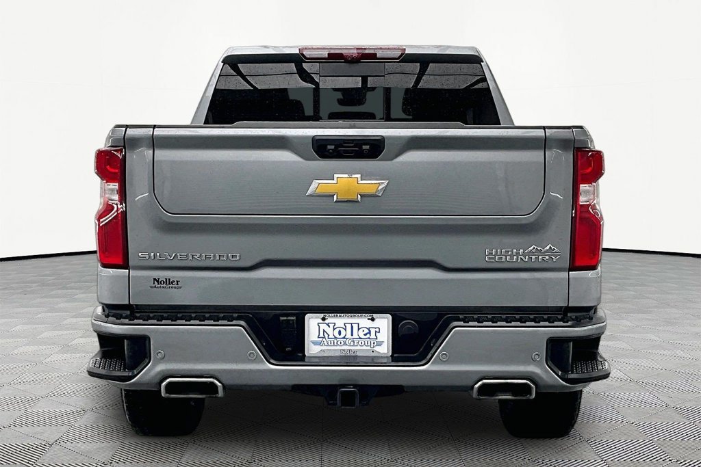 Used 2025 Chevrolet Silverado 1500 High Country w/ Technology Package AWD/4WD image 4