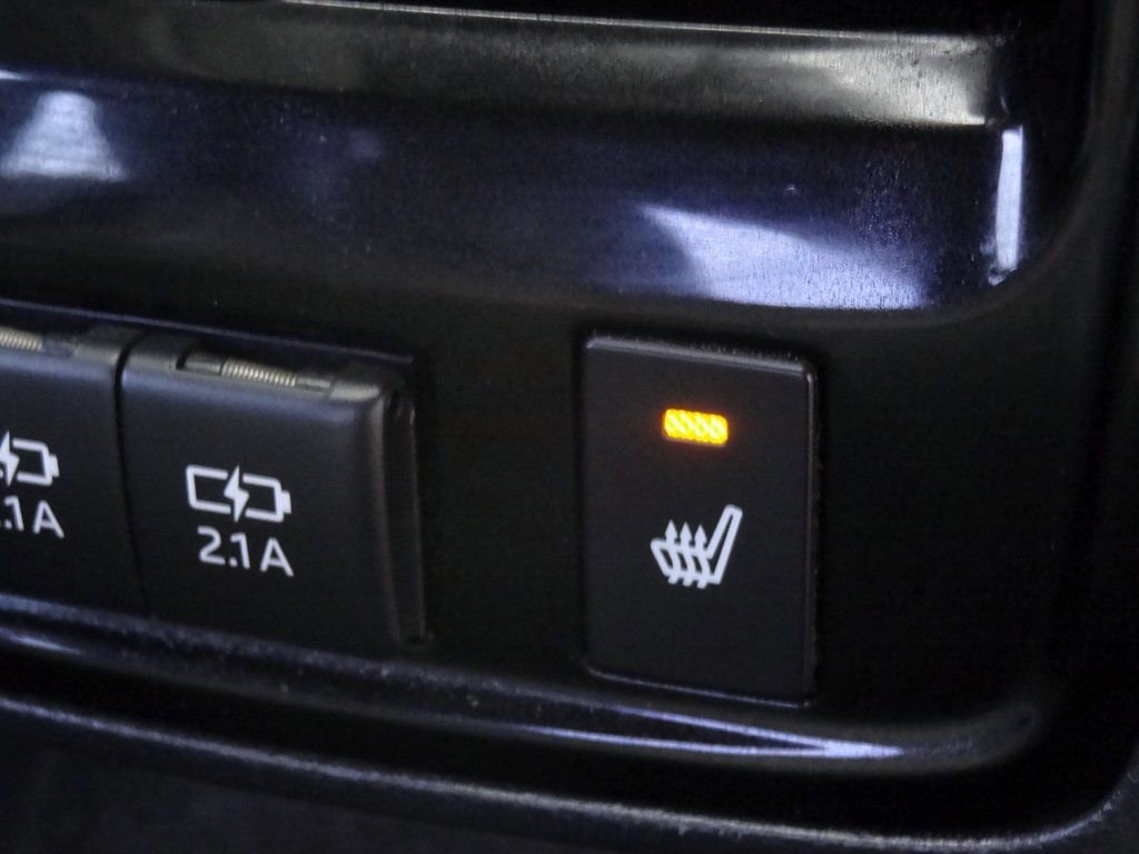 Used 2019 Toyota Avalon Limited image 18