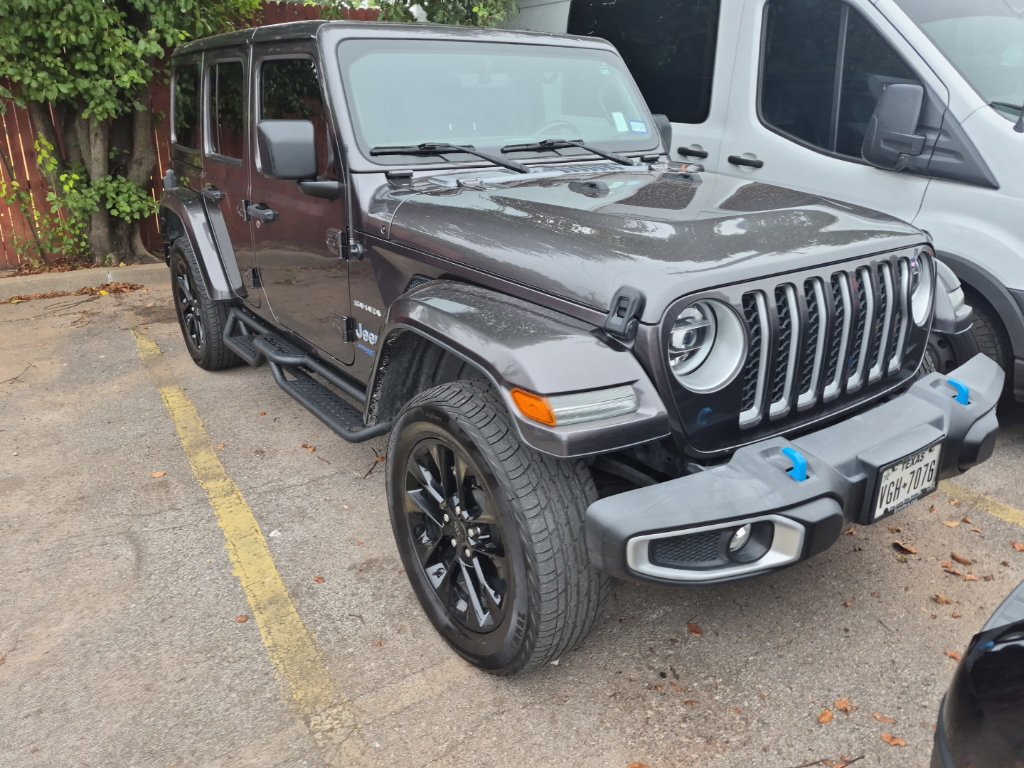 Used 2022 Jeep Wrangler Unlimited Sahara AWD/4WD image 32