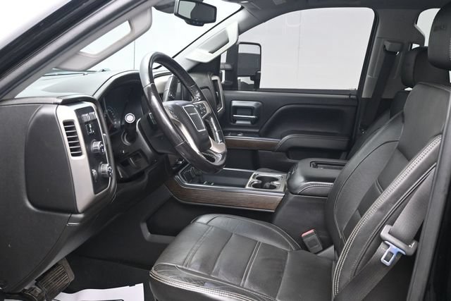 Used 2018 GMC Sierra 2500 Denali w/ Duramax Plus Package AWD/4WD image 6