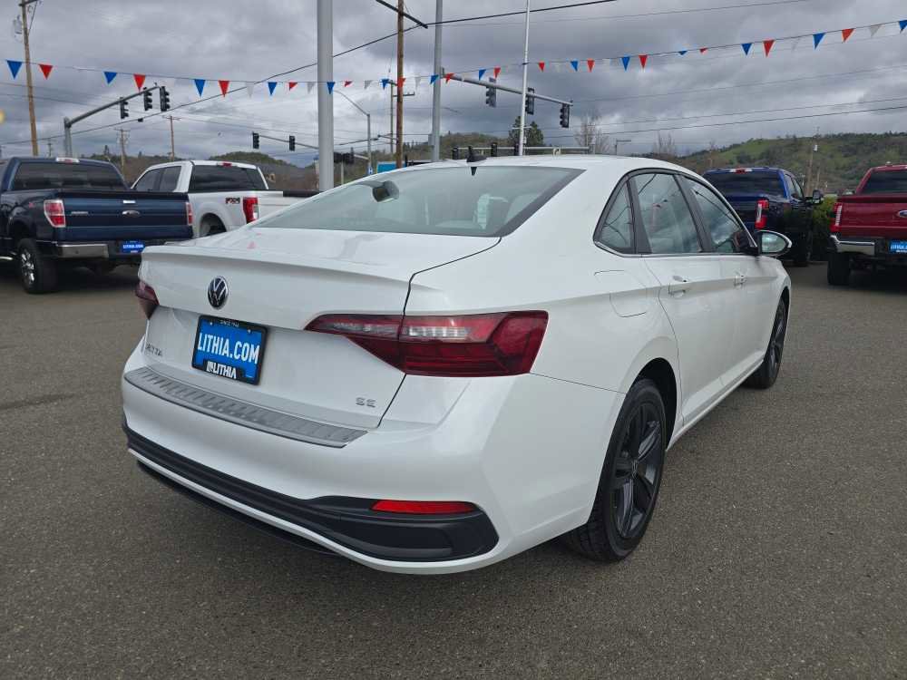 Used 2023 Volkswagen Jetta SE image 6