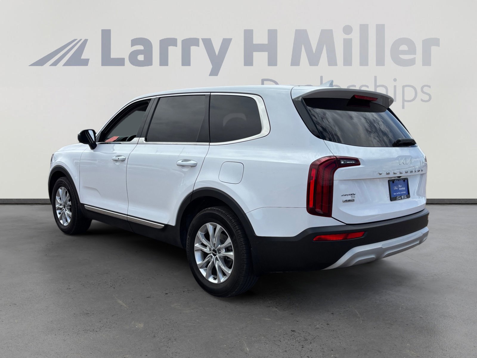 Used 2022 Kia Telluride LX image 3