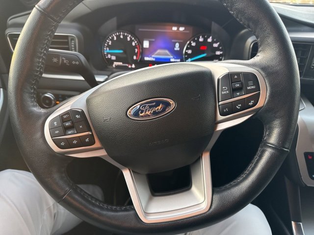 Certified 2022 Ford Explorer XLT w/ Equipment Group 202A image 4