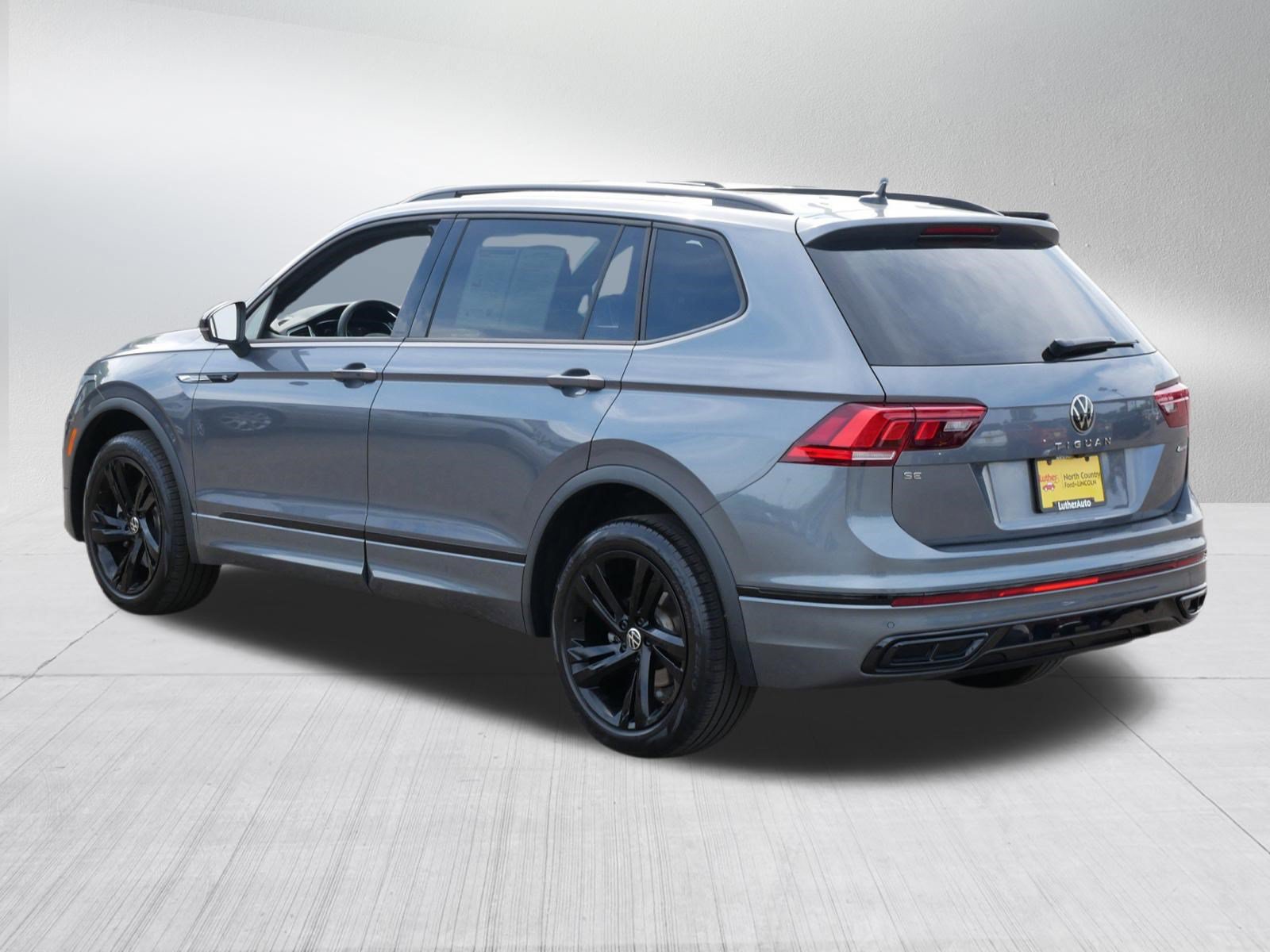 Used 2023 Volkswagen Tiguan SE R-Line AWD/4WD image 5