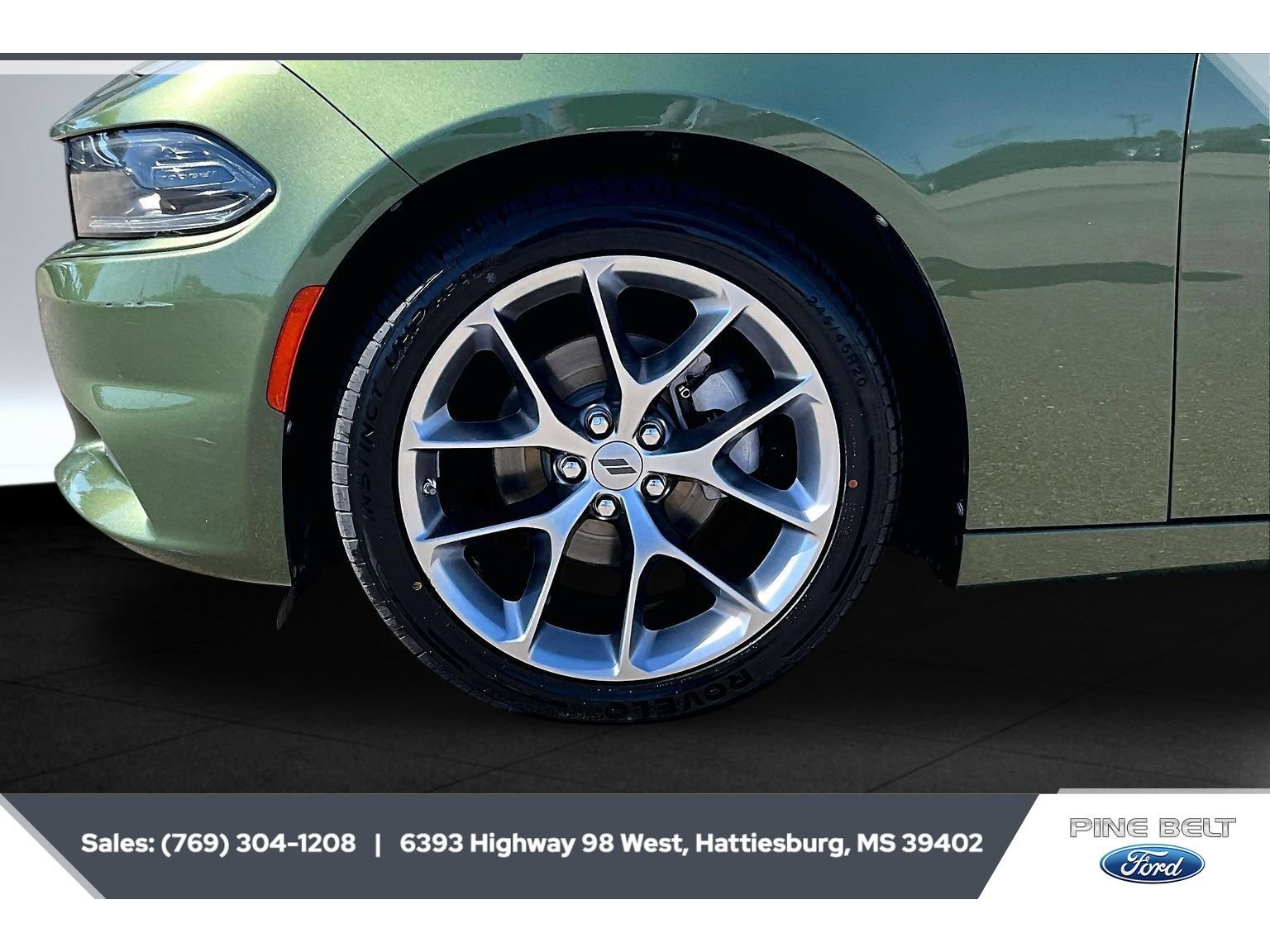 Used 2022 Dodge Charger SXT w/ Plus Group RWD image 7